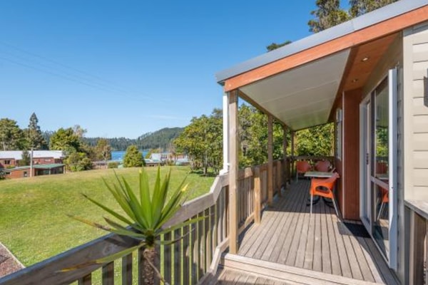Tikitapu View Motel Room | Iron/ironing board, WiFi, bed sheets