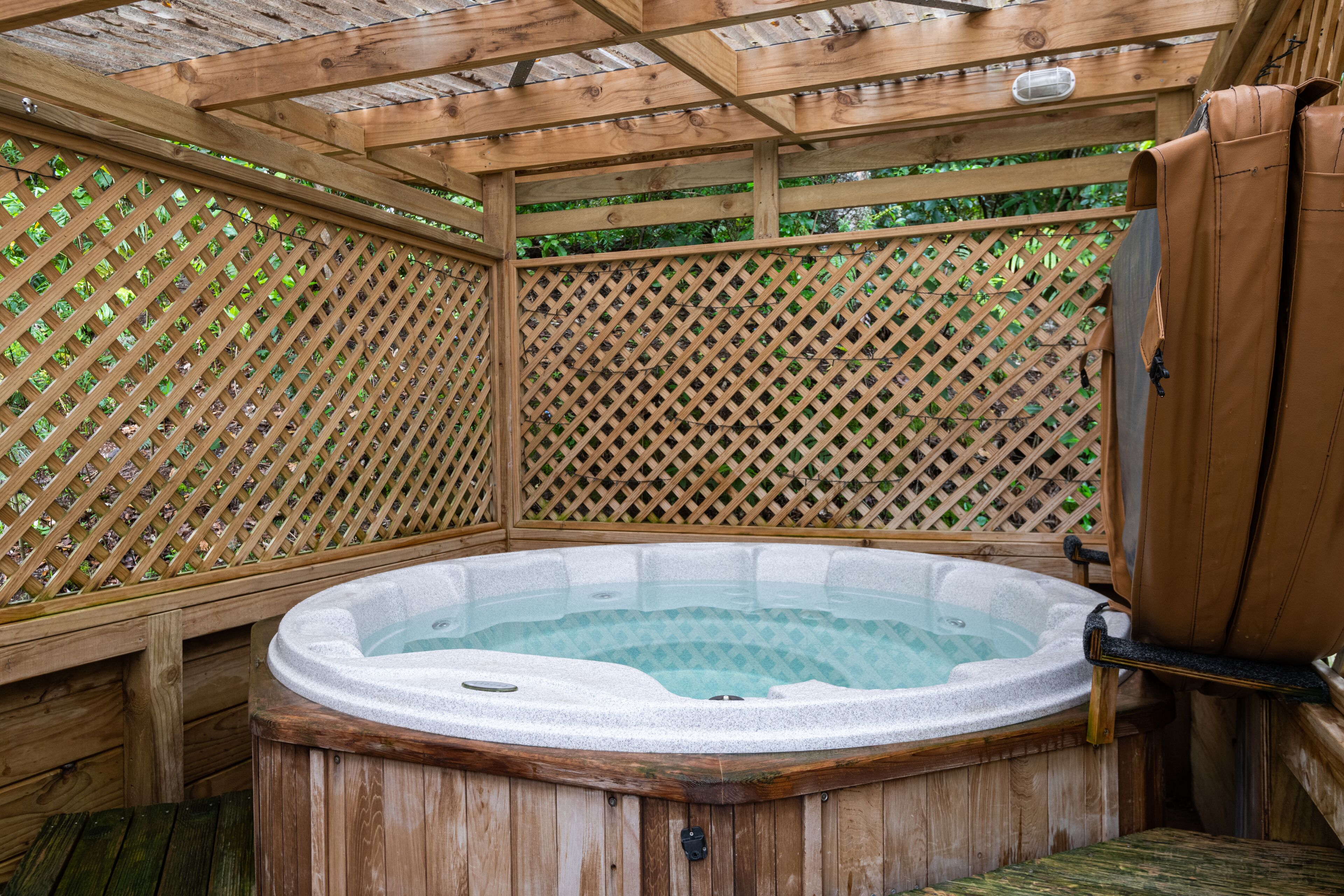 Outdoor spa tub
