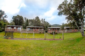 Tikitapu View Deluxe Room | Street view - Blue Lake Top 10 Holiday Park (Rotorua)