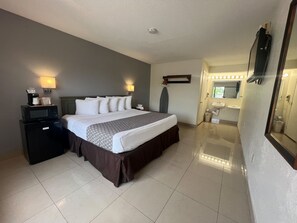 Traditional Room, 1 King Bed, Accessible | Desk, blackout drapes, iron/ironing board, free cribs/infant beds