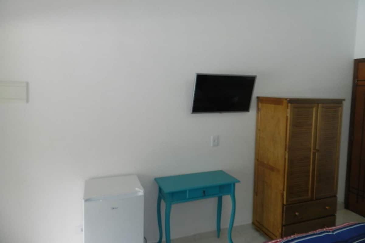 Deluxe Double Room | Minibar, bed sheets