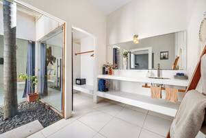 Premium Room | Bathroom | Deep soaking tub, free toiletries, hair dryer, towels