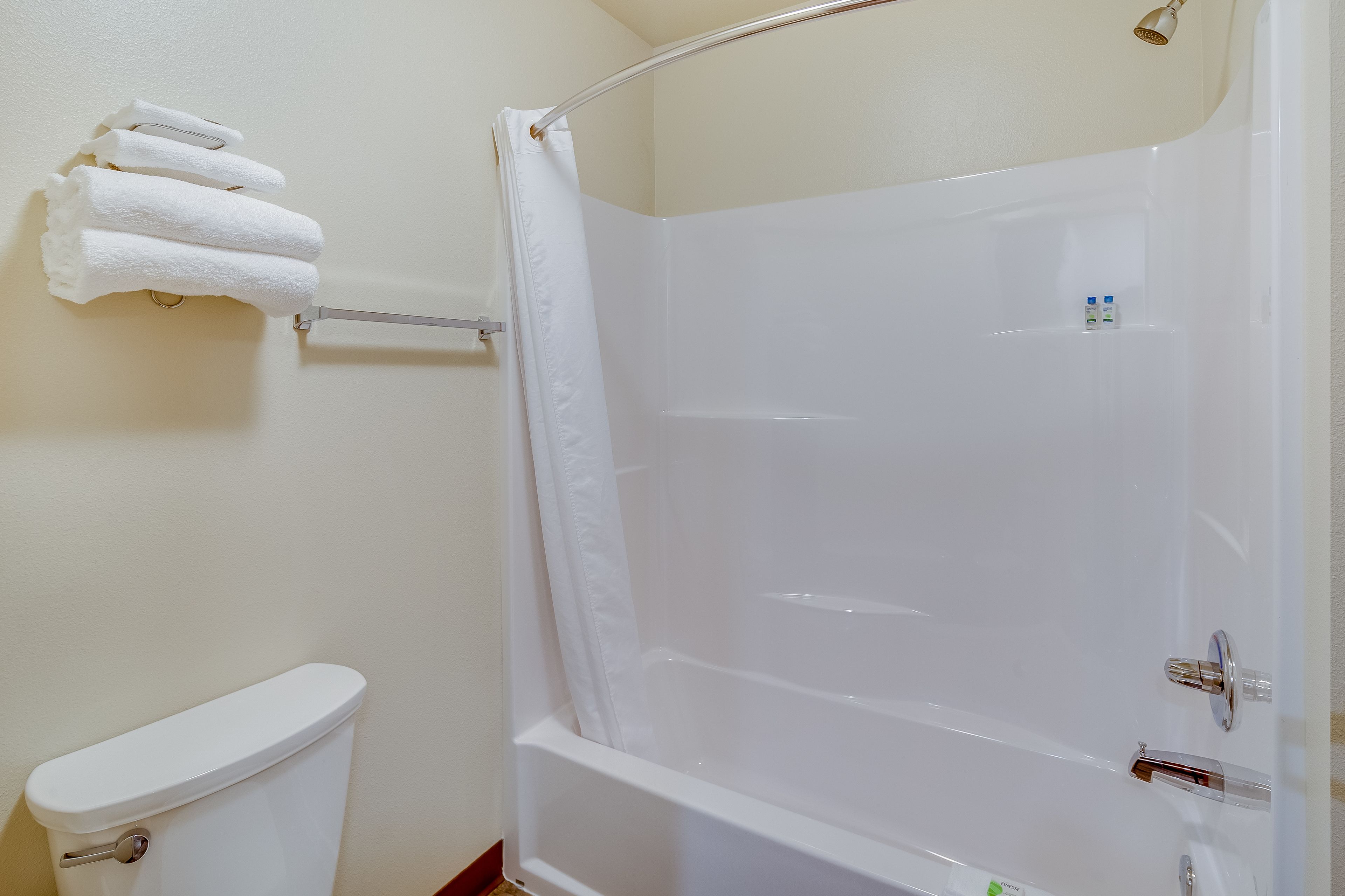 city studio, city view | bathroom | combined shower/bathtub, hair dryer, towels, soap