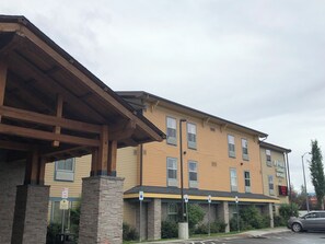 Front of property - Aspen Suites Hotel Anchorage North (Anchorage)