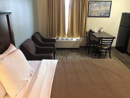 Standard Studio | Desk, blackout drapes, free WiFi, bed sheets. Aspen Suites Hotel Anchorage North