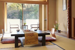 Chambre (Japanese Style, 12 tatami mats, South)