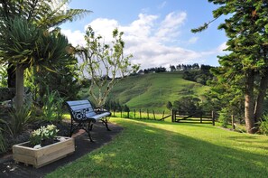 Property grounds - Hopewell B&B (Helena Bay)