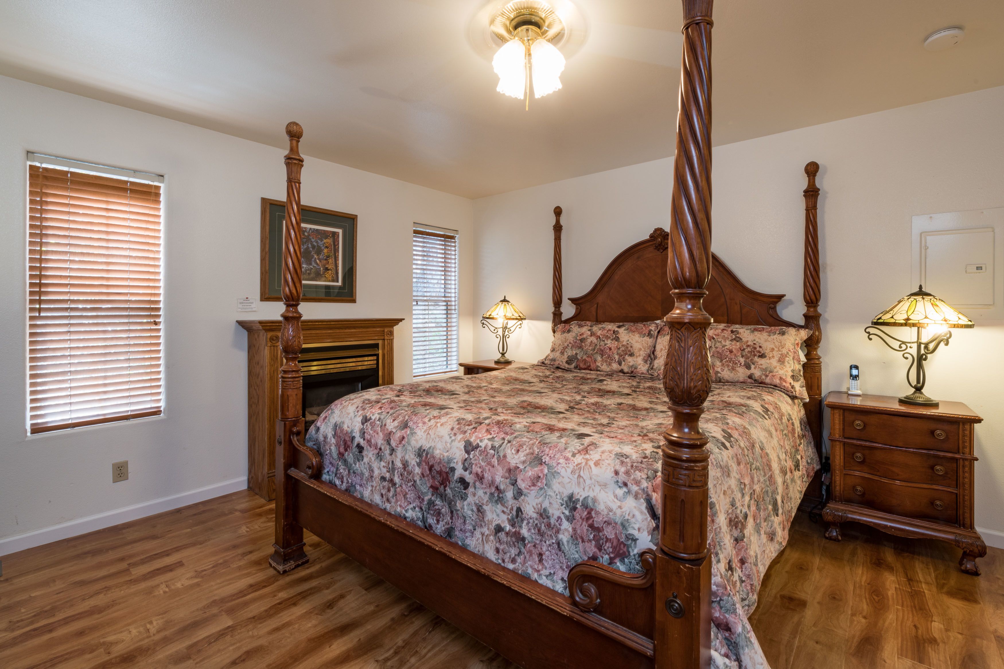 1 habitación, ropa de cama de alta calidad y escritorio 