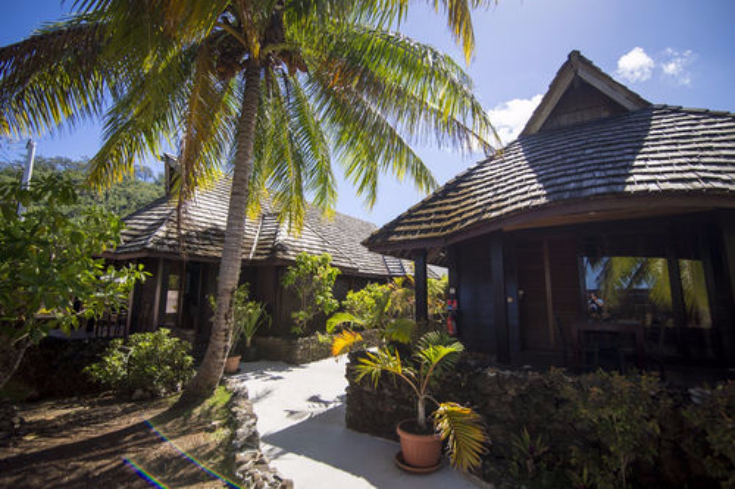 deluxe bungalow, ensuite, garden view | desk, iron/ironing board, free cots/infant beds, free rollaway beds