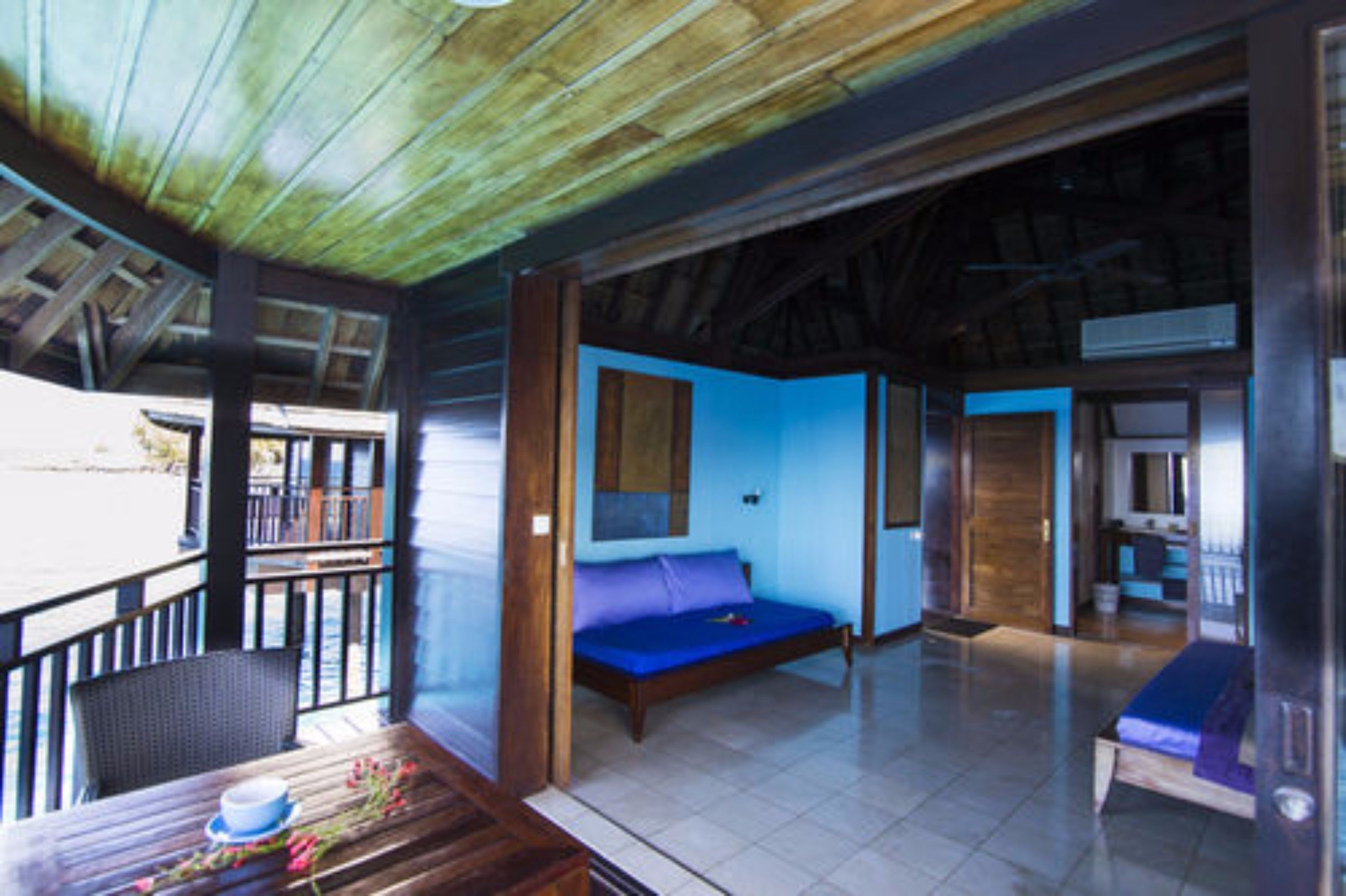 panoramic bungalow, ensuite, sea view (sur pilotis) | living area | flat-screen tv