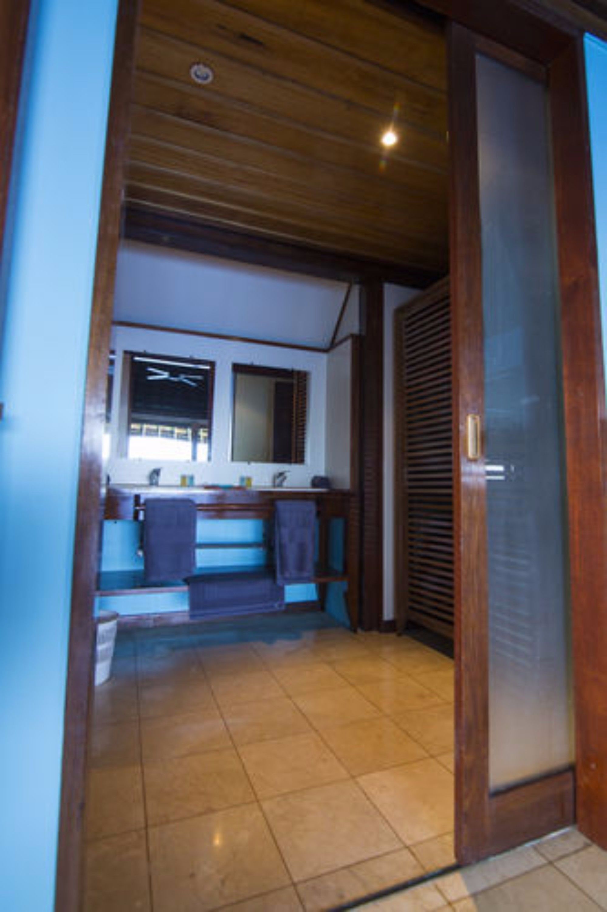 panoramic bungalow, ensuite, sea view (sur pilotis) | bathroom | shower, free toiletries, hair dryer, towels