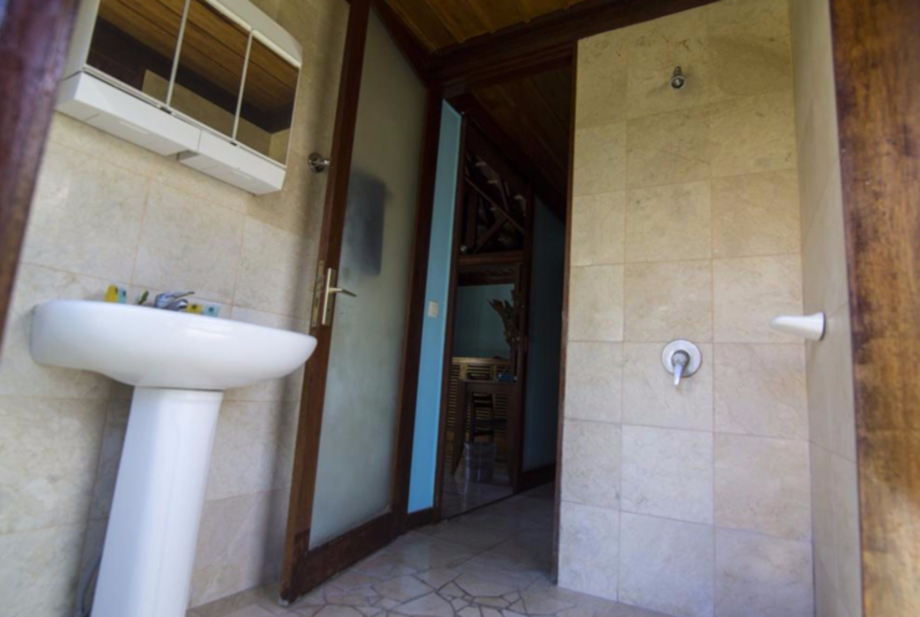standard bungalow, ensuite (bungalows jardin) | bathroom | shower, free toiletries, hair dryer, towels