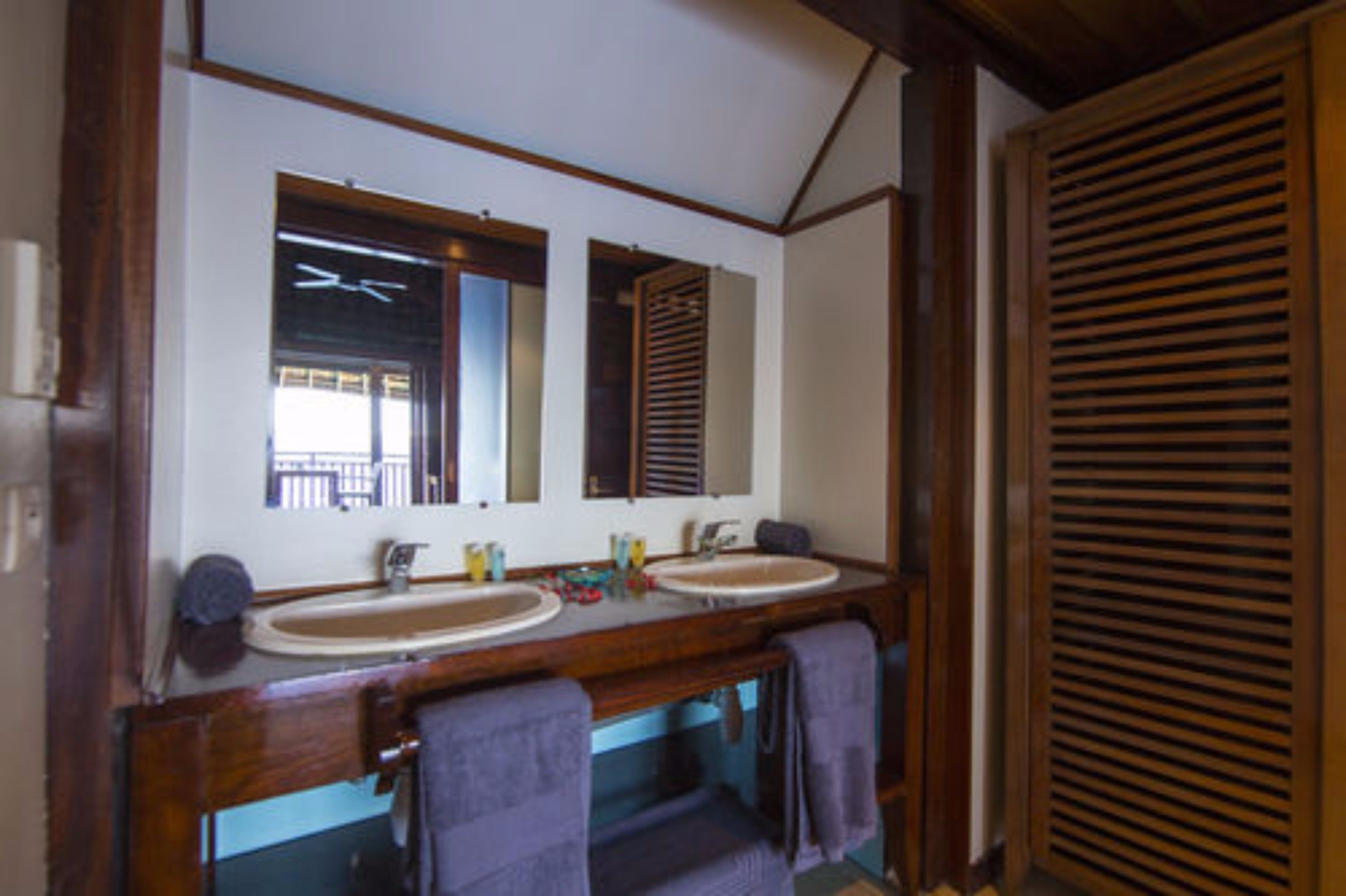 panoramic bungalow, ensuite, sea view (sur pilotis) | bathroom sink