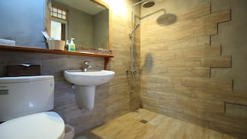 Double Room, 1 King Bed | Bathroom | Shower, free toiletries, hair dryer, slippers