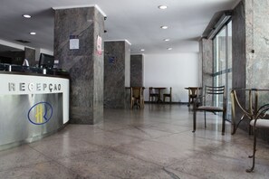 Lobby - Hotel Realminas (Governador Valadares)