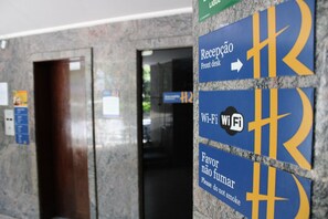Interior entrance - Hotel Realminas (Governador Valadares)