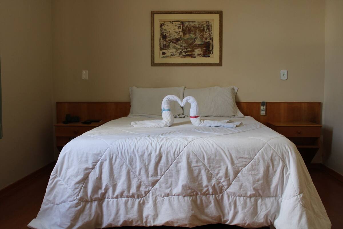 Minibar, in-room safe, laptop workspace, blackout curtains