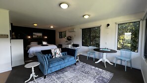 Cabin 1 (Kahu) | Premium bedding, pillowtop beds, individually decorated, soundproofing - Mohua Park - Catlins Eco Accommodation (Tawanui)