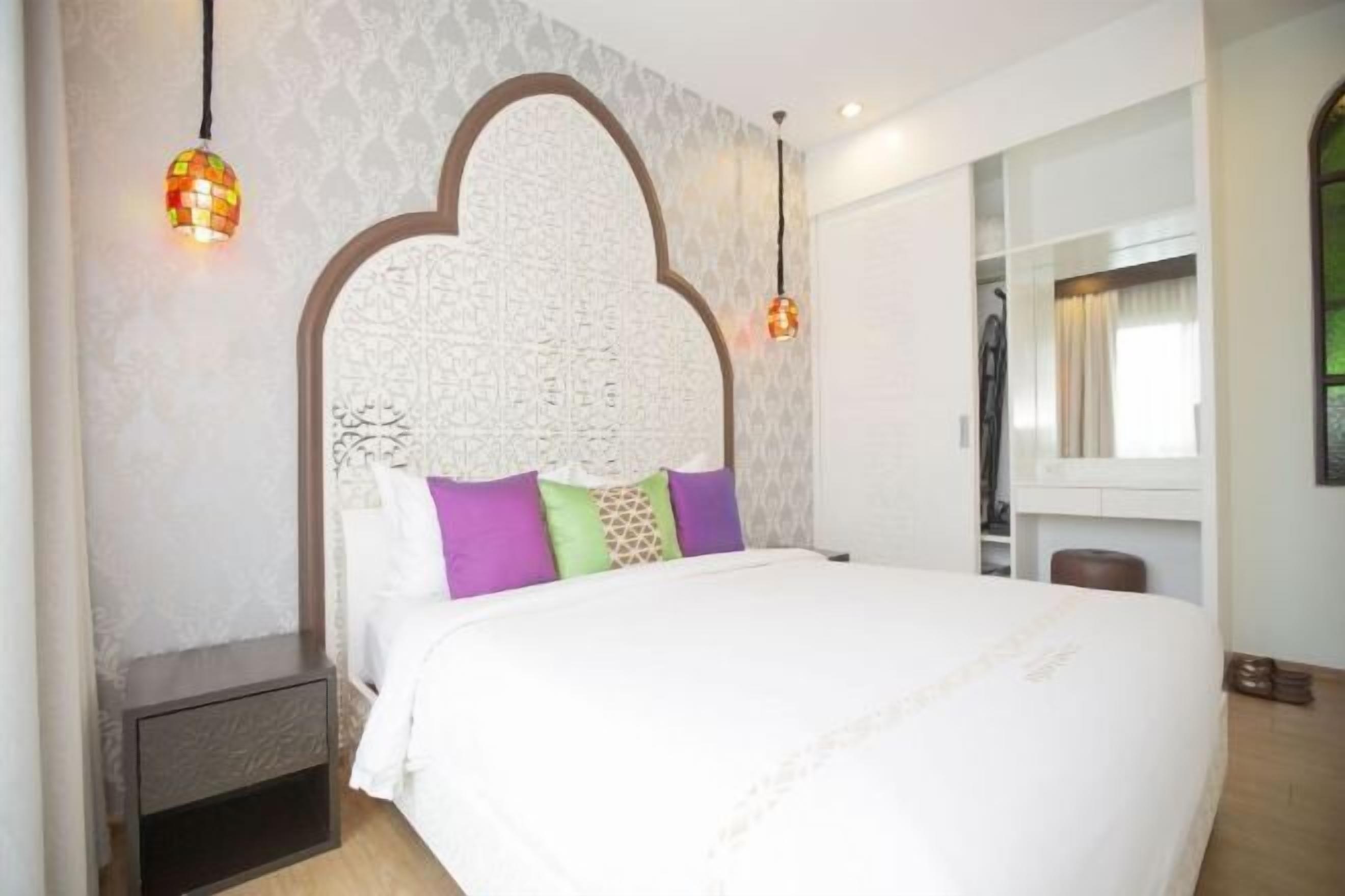 Minibar, escritorio, espacio para trabajar con un portátil