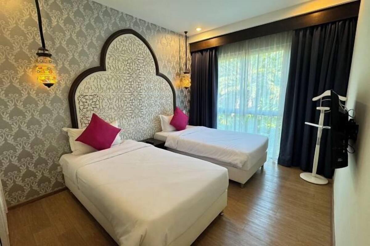 1 bedroom, minibar, desk, laptop workspace