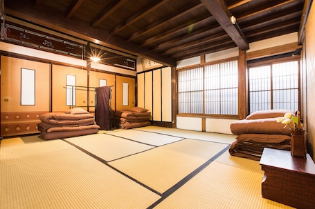 Male Dormitory | In-room safe, free WiFi, bed sheets