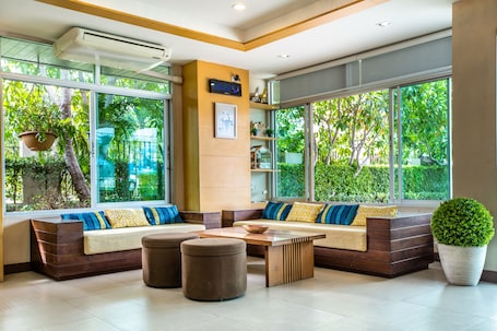 Lobby. Central place serviced apartment 1