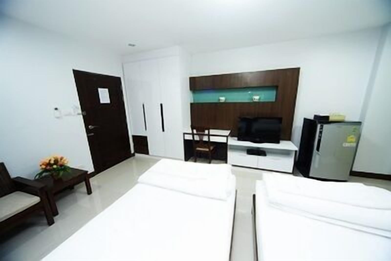 standard twin bed with balcony | desk, free wifi