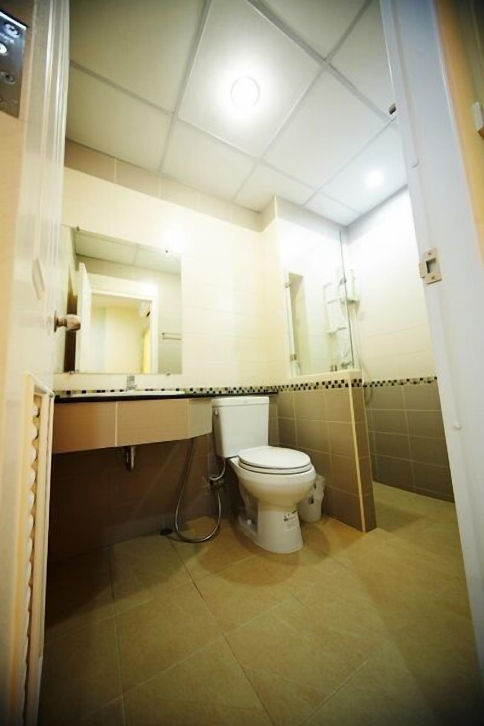 standard double bed with balcony | bathroom | shower, free toiletries, hair dryer, towels