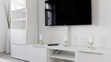 Apartment (8) | Living room