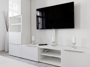 Apartamento (8) | Sala de estar | TV de tela plana 0 polegadas com canais via satélite, TV