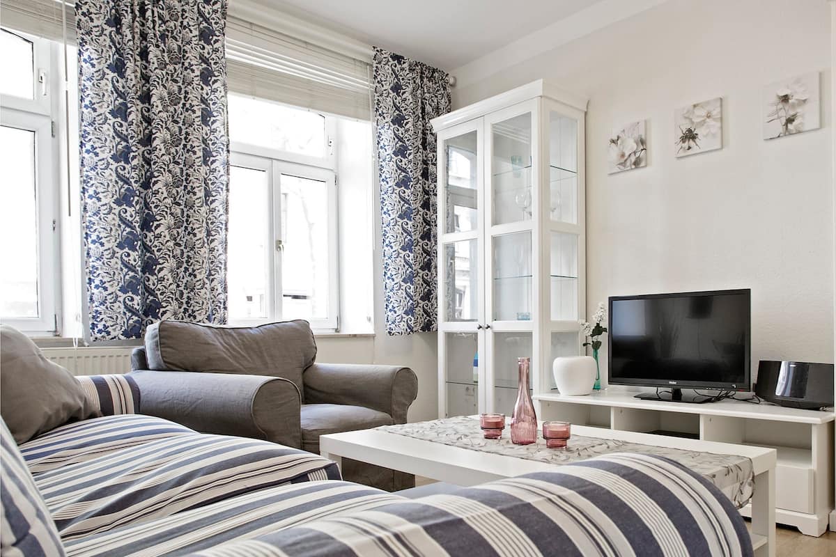 Apartment (3, seperate Dining Room) | Living room | 0-inch flat-screen TV with satellite channels, TV