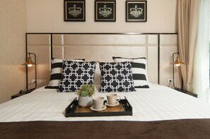 Comfort Suite, 1 Bedroom, Pool View