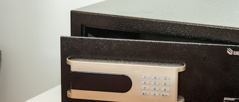 A black and beige fax machine with a keypad and a label with instructions.