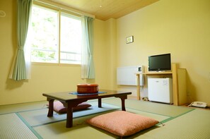 Traditional Room, Non Smoking (with Star Watch Guide Tour / Rainout) | Desk, free WiFi
