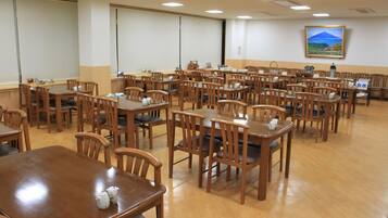 Breakfast (JPY 1080 per person)