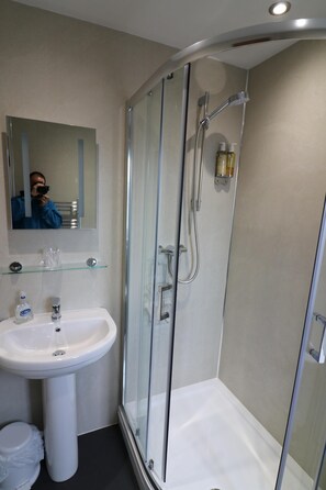 Bathroom - Blairmains Guest House (Shotts)