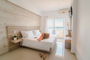 Deluxe Studio, Sea View | Premium bedding, in-room safe, desk, blackout drapes