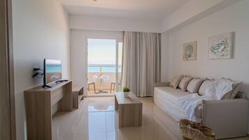 Departamento Deluxe, vista al mar | Ropa de cama de alta calidad y caja de seguridad en la habitación