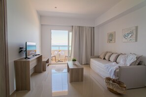 Deluxe Apartment, Sea View | Premium bedding, in-room safe, desk, blackout drapes