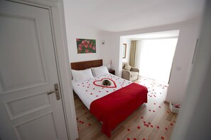 Luxury Double Room | Minibar, iron/ironing board, rollaway beds, free WiFi - White Palace Otel (Adalar)