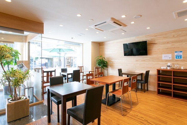 Déjeuner continental gratuit tous les jours