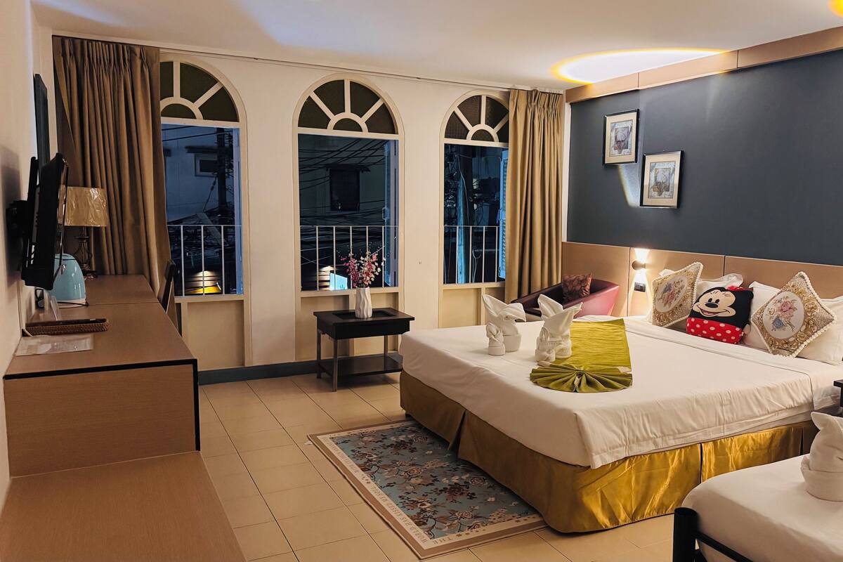 Deluxe Family Room