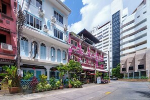 A street with multi-story buildings, some with balconies and air conditioning units. - Patong Sino House (Patong)
