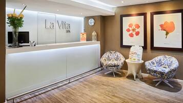 Couples treatment room(s), hot tub, steam room, body treatments