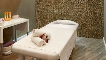Espace de soins pour les couples, bain à remous, hammam, soins corporels