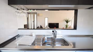 Suite Premium, 2 camere da letto, vista collina | Cucina privata | Frigorifero con congelatore, microonde, macchina per caffè espresso