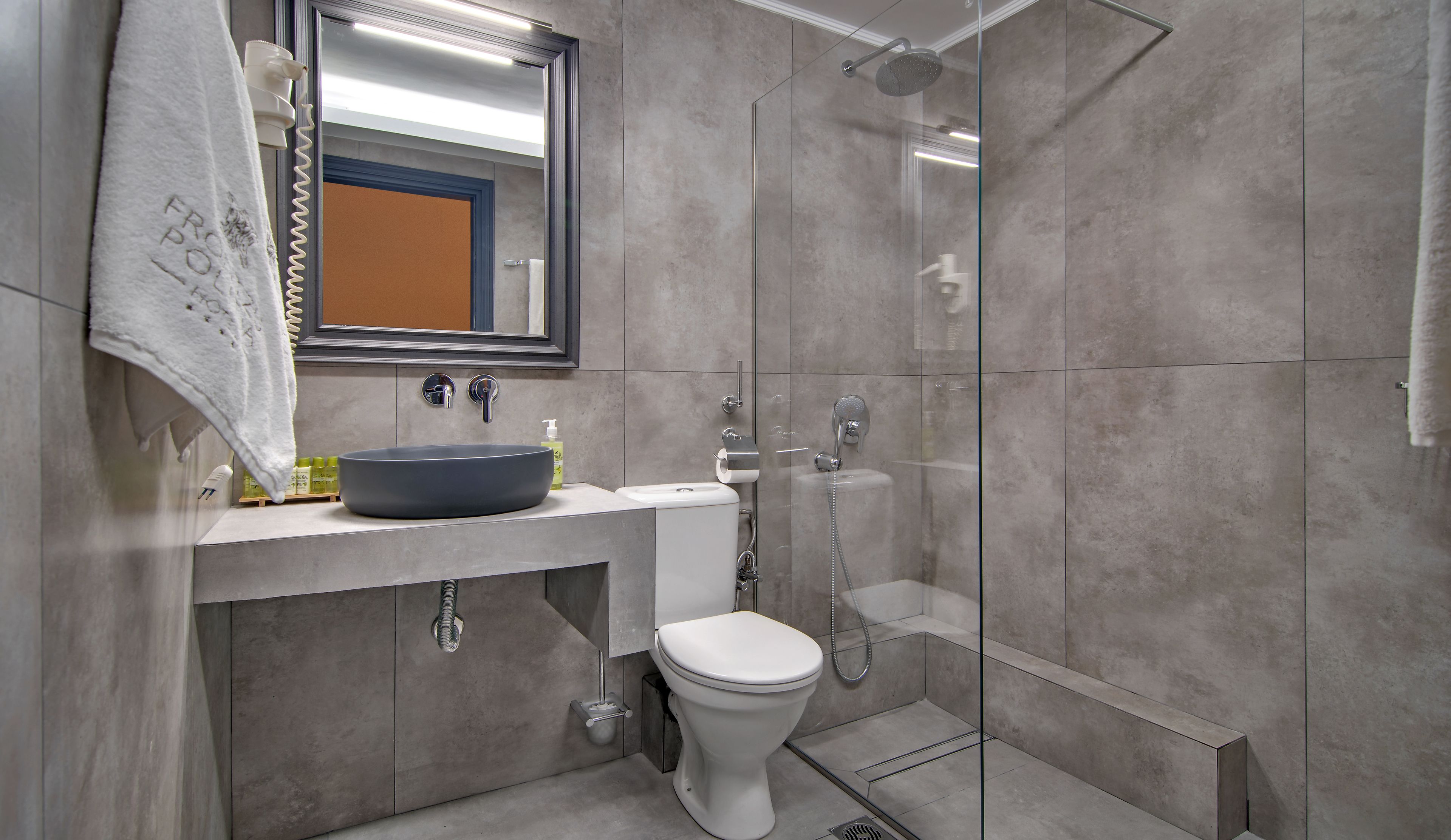 double room | bathroom | shower, free toiletries, hair dryer, slippers