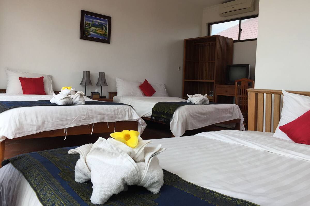 Dreibettzimmer | Minibar, Verdunkelungsvorhänge, kostenloses WLAN