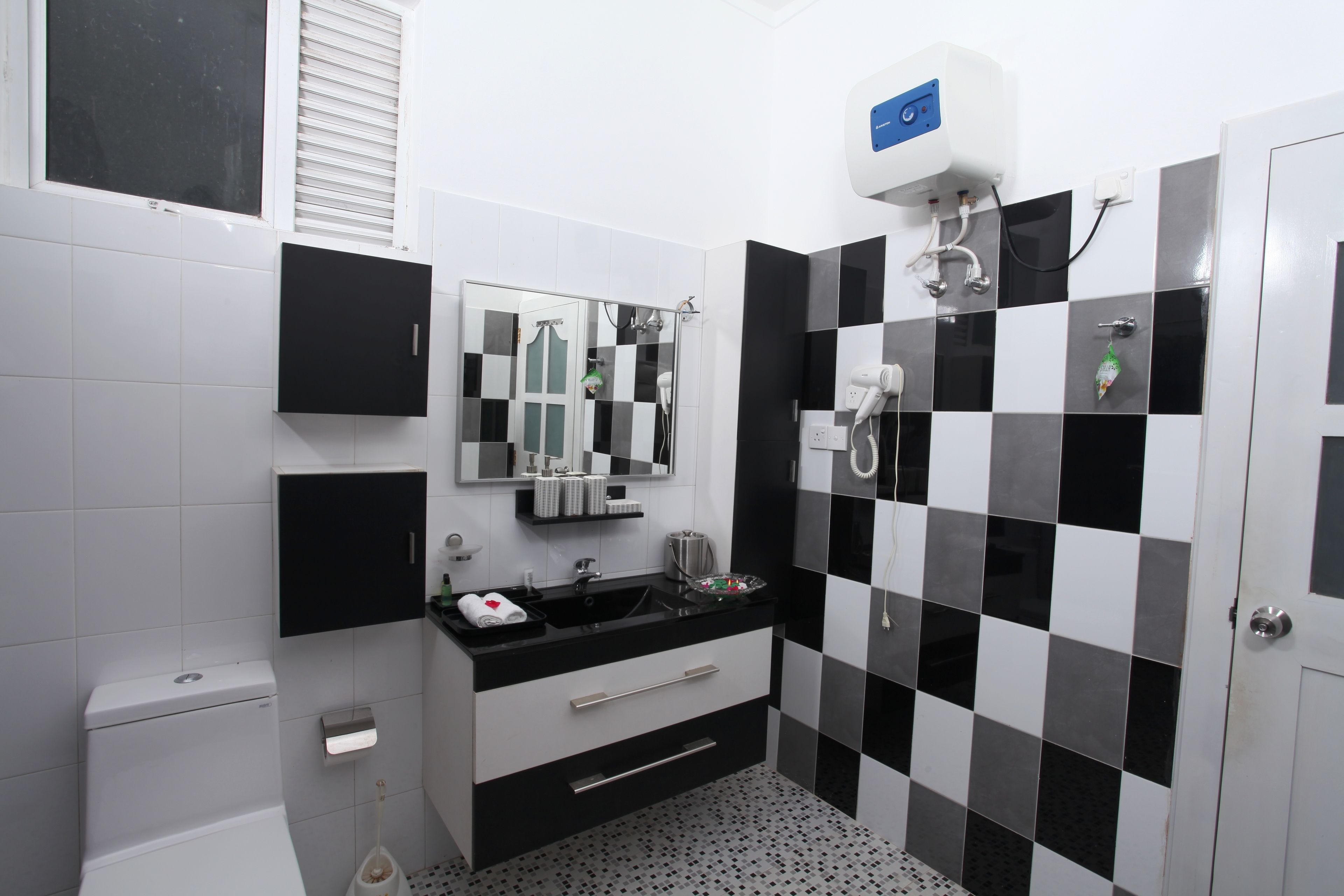 standard double or twin room, 1 bedroom, accessible, private bathroom | bathroom | free toiletries, hair dryer, bathrobes, slippers