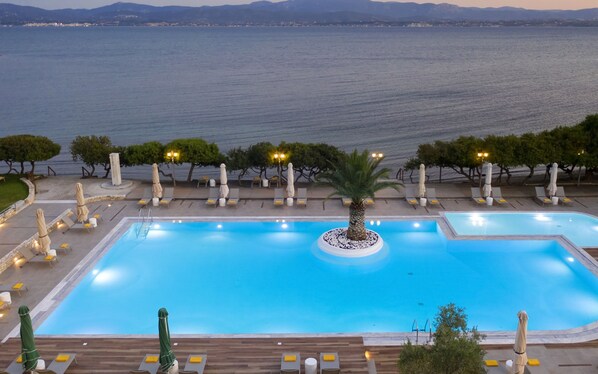 Seasonal outdoor pool, open 8:00 AM to 8:00 PM, pool umbrellas